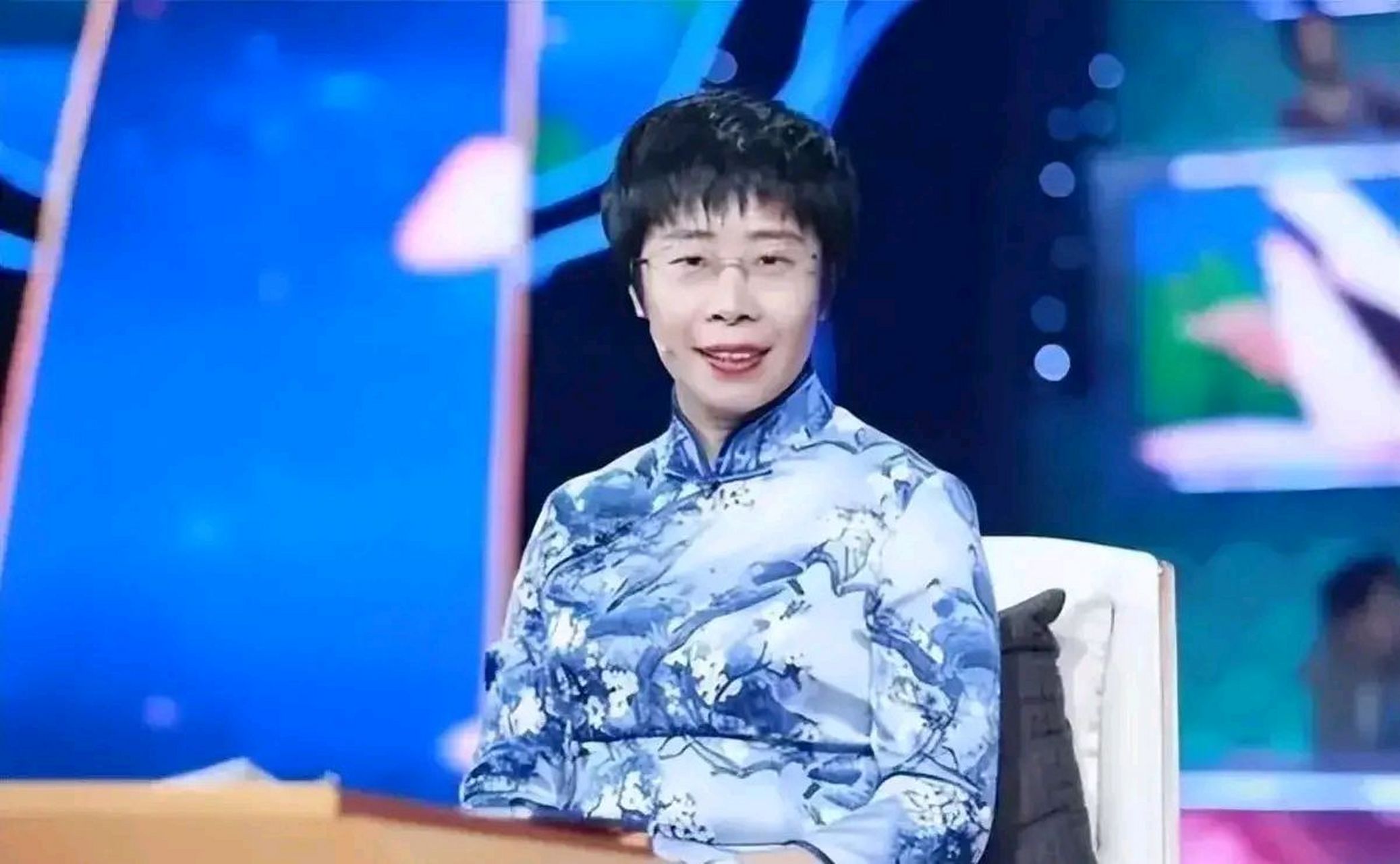 蒙曼48岁时依旧没有找到心仪的对象,一次访谈中,主持人问她:"你最想嫁