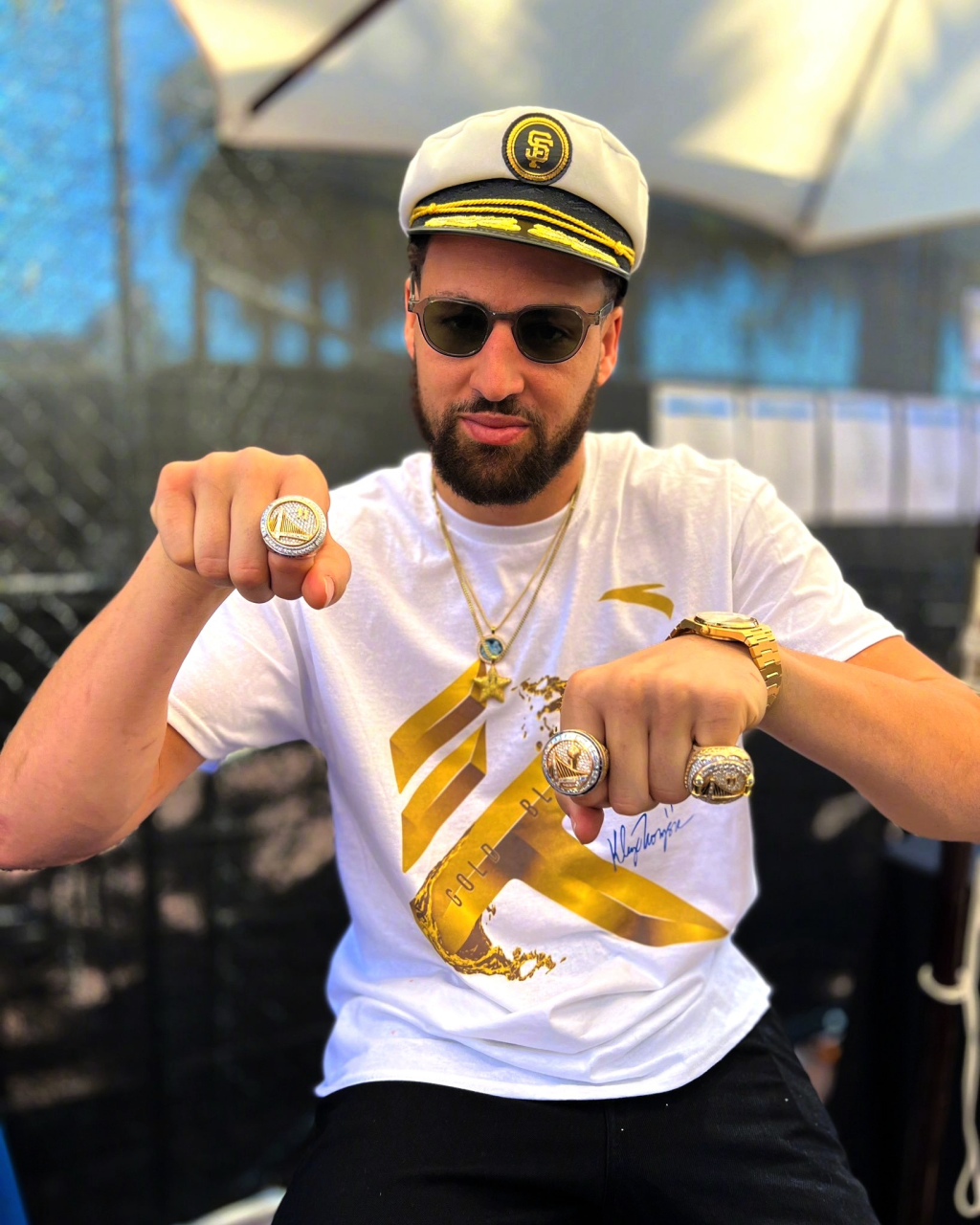 回顾勇士夺冠游行,金色的海洋再次遍布湾区,冠军的滋味深深令我们陶醉