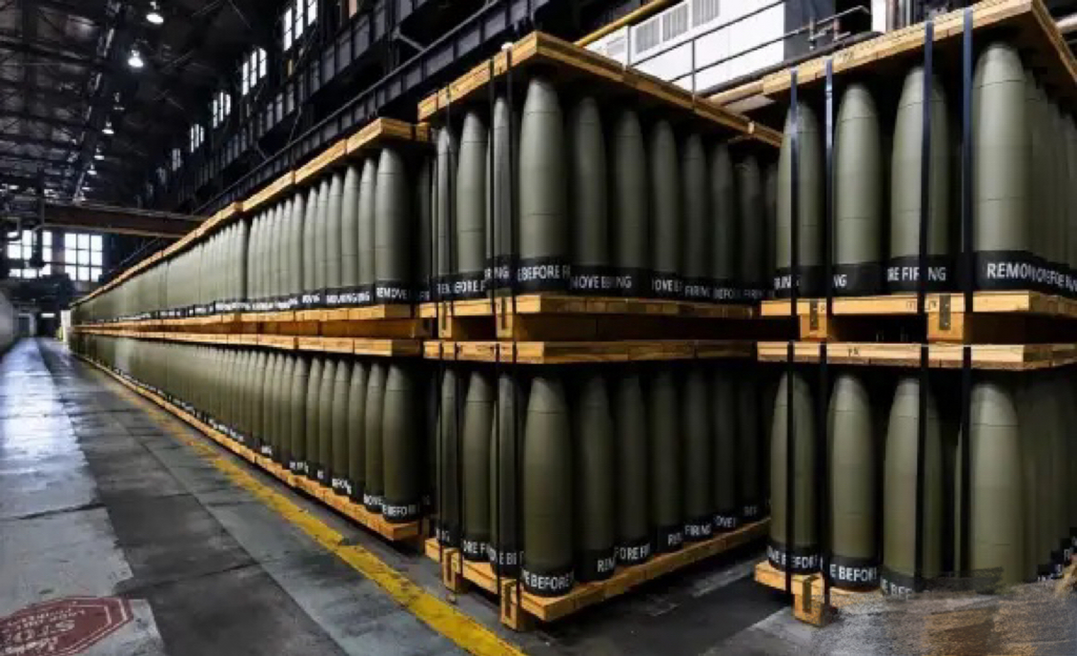 "日本正在与美国商谈,向美国提供155毫米炮弹,由美国转交给乌克兰",6