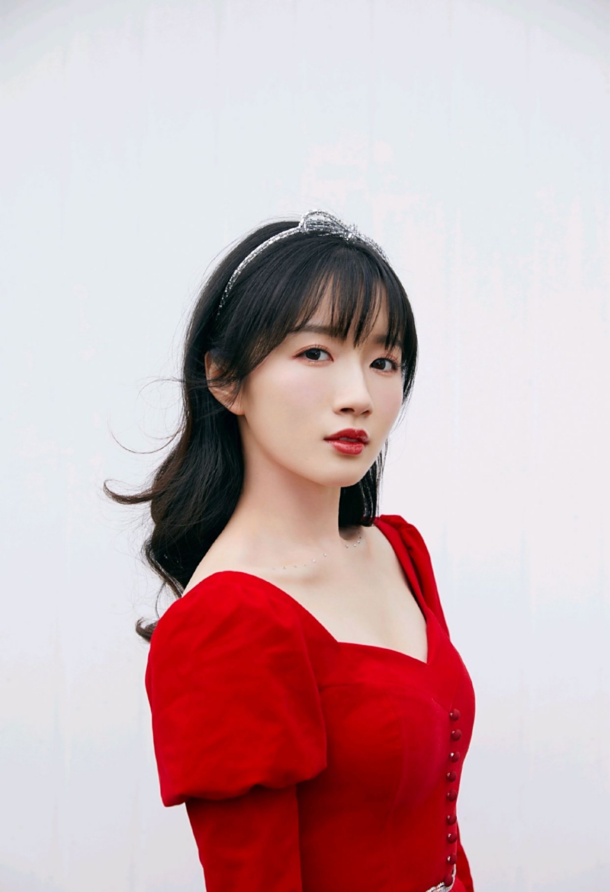 李浩菲,1999年6月15日出生于北京市,中国女演员,主持人,就读于中国