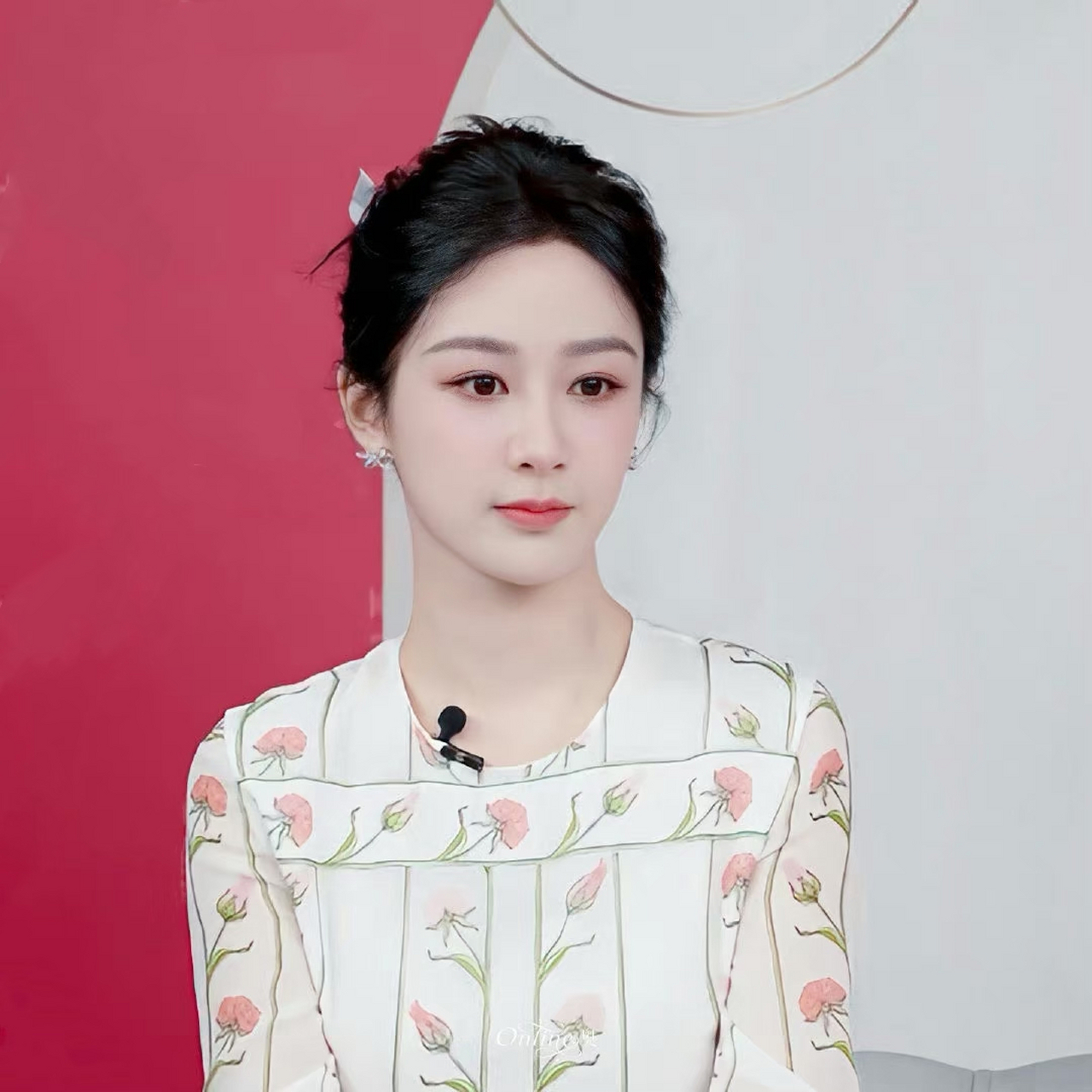 杨紫经纪人看了她小时候的照片,总说老天对你不薄啊,还说杨紫长的不