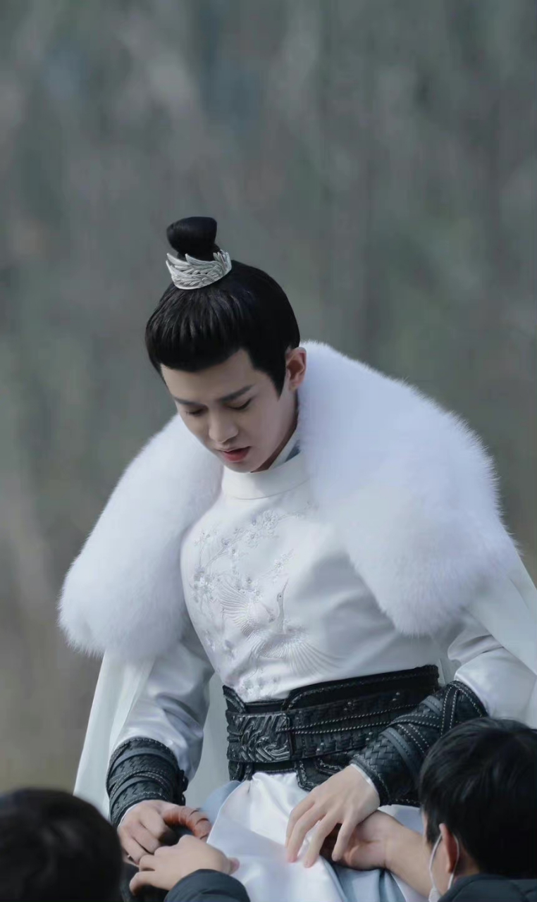 任嘉伦# 今天分享一组小南辰王的美照,又是日常炫美貌啦!