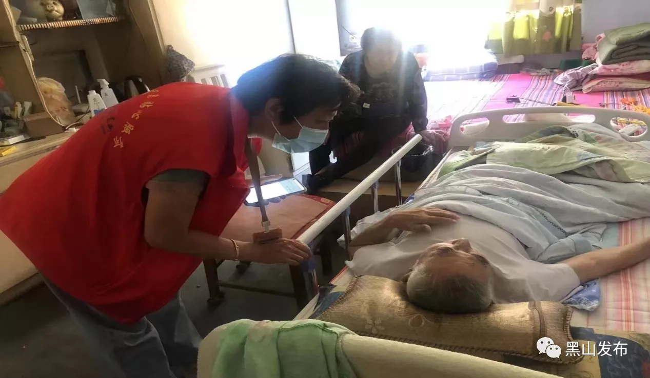 黑山县大虎山街道开展关爱老人 普法学法 预防诈骗宣传活动