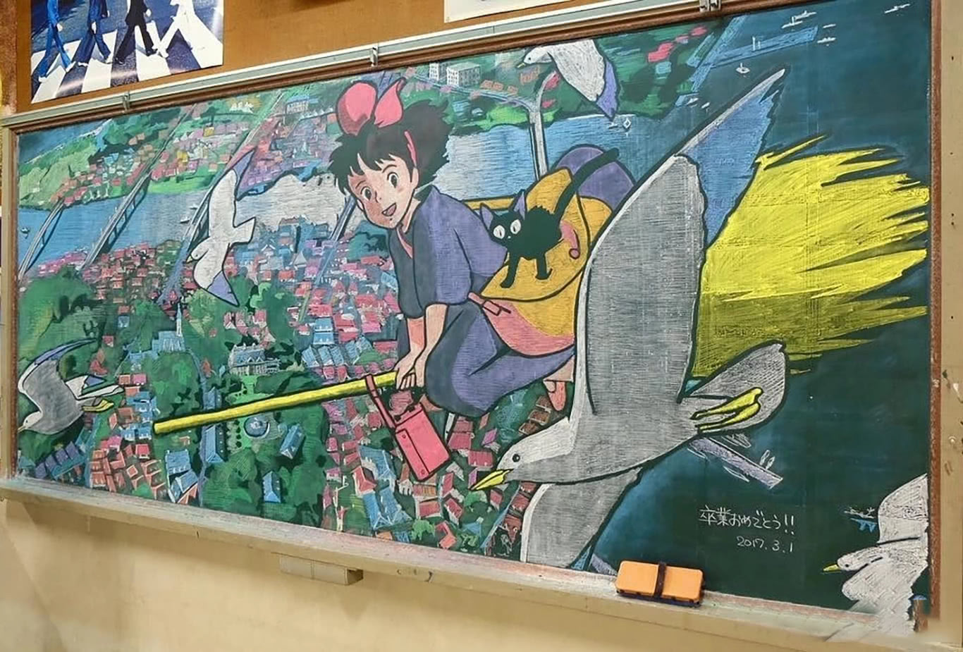 二次元文化"袭击"校园,黑板报被玩出新花样,这届学生太厉害了