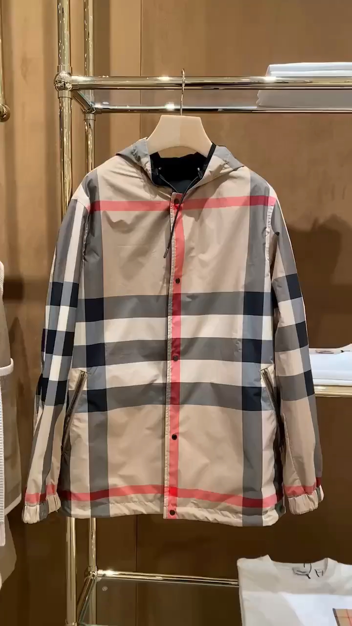 burberry经典男士格子连帽外套,百搭时尚款-度小视