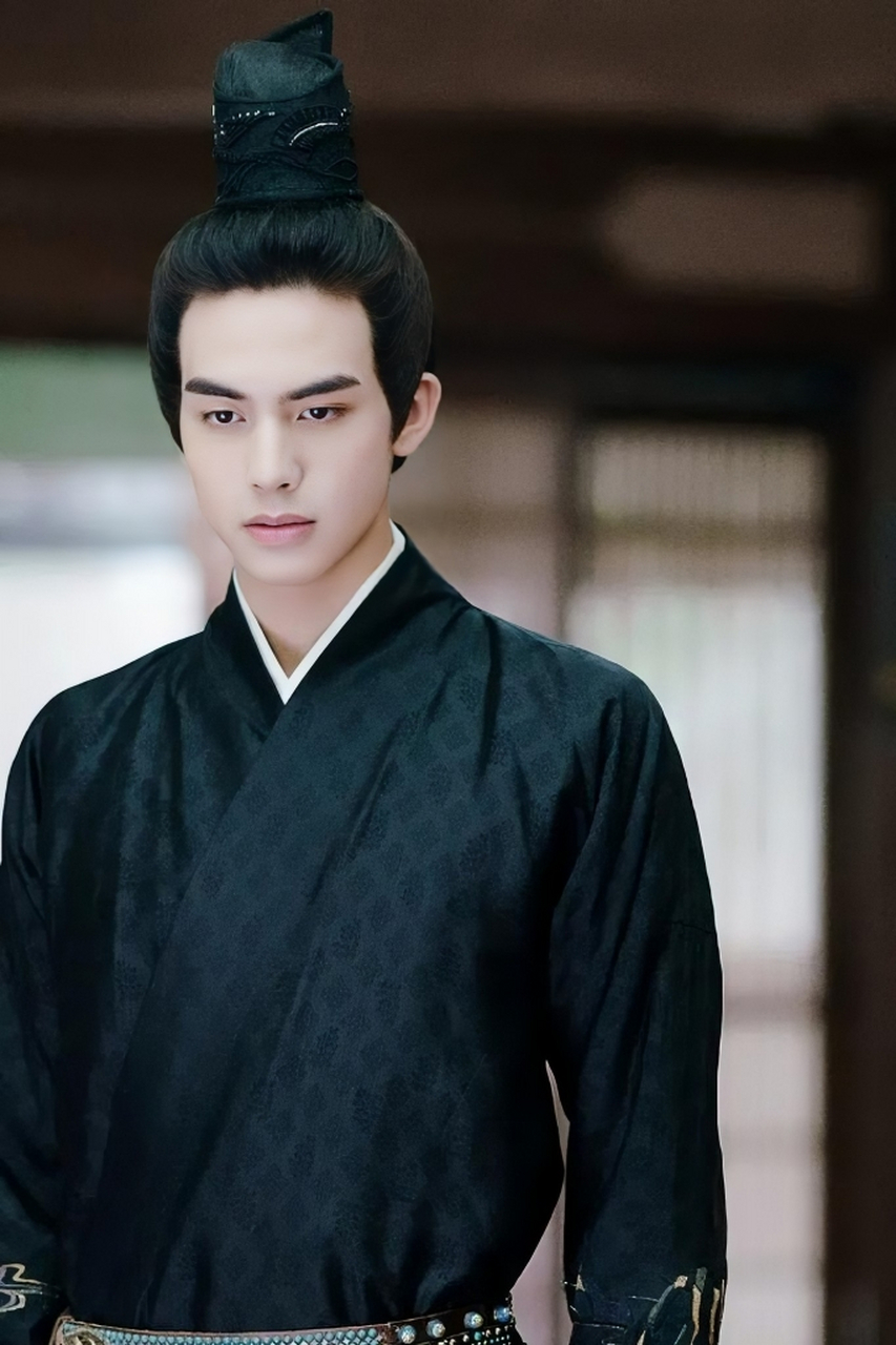 容止是小说《凤囚凰》男主角,他容颜倾世无双,心性淡如冰雪,外表纯善