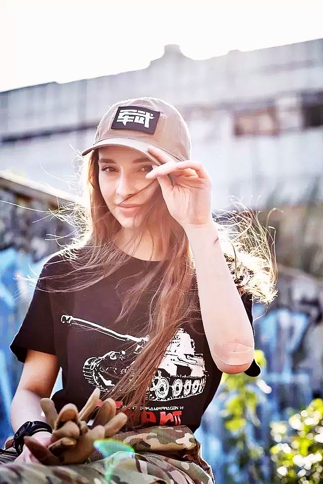 俄罗斯小龙女军迷
