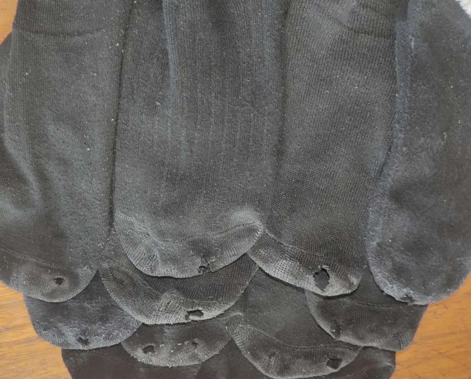 每次袜子破洞的位置都是大拇指,它是想出来呼吸新鲜空气吗