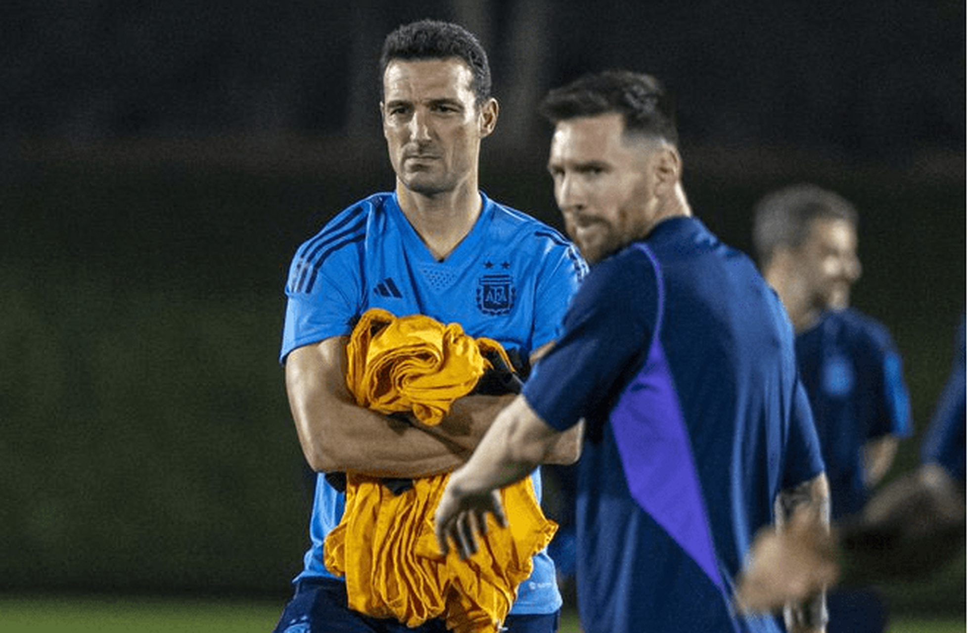 前天在接受采访时,世界杯冠军阿根廷主教练斯卡洛尼表示:"现在是一个