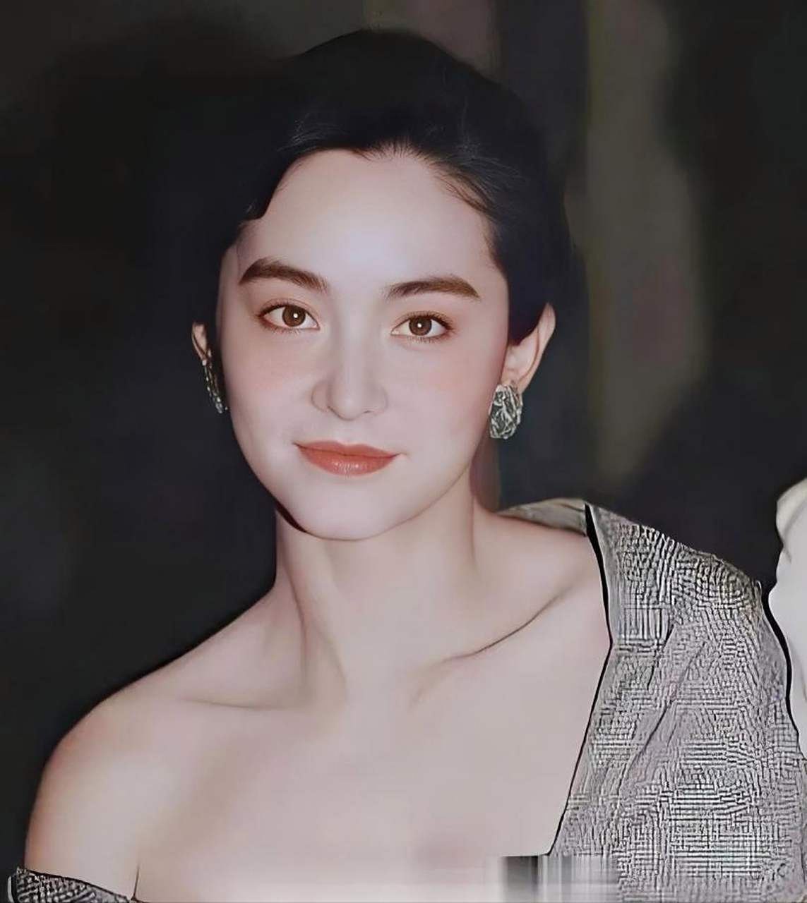 林青霞# #港风美人# 有一种美貌叫林青霞,她年轻时候的颜值是真蹈高