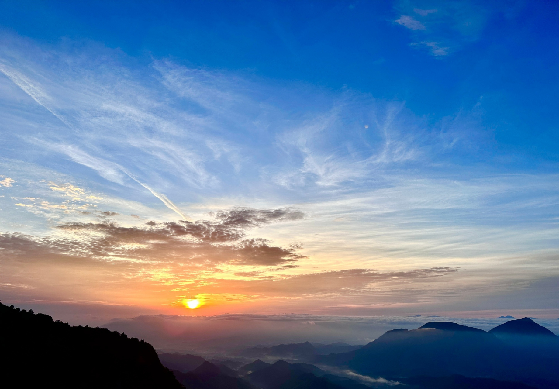 岑溪天龙顶的山景一绝93,仿佛置身仙境云端,总有人间一两风,填我