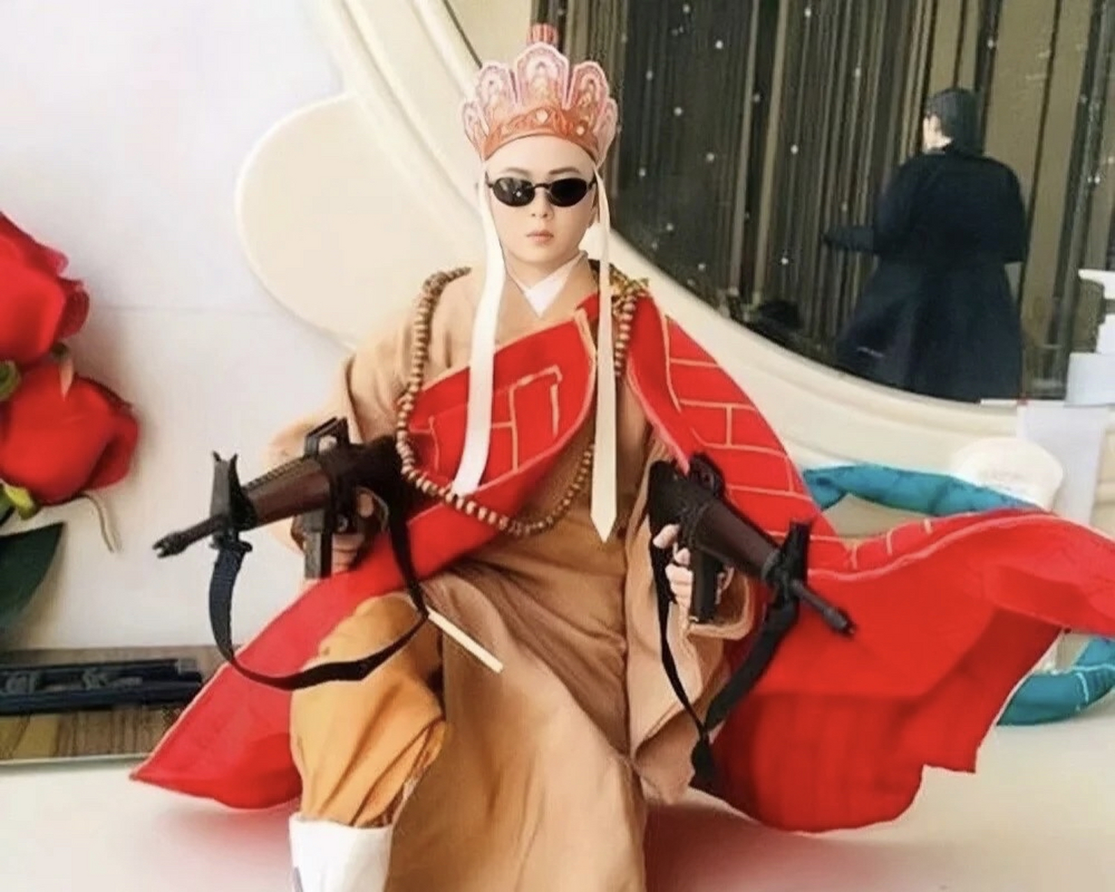 唐僧取经,遇到妖怪,掏出腰中枪,对妖曰:大人,时代变了