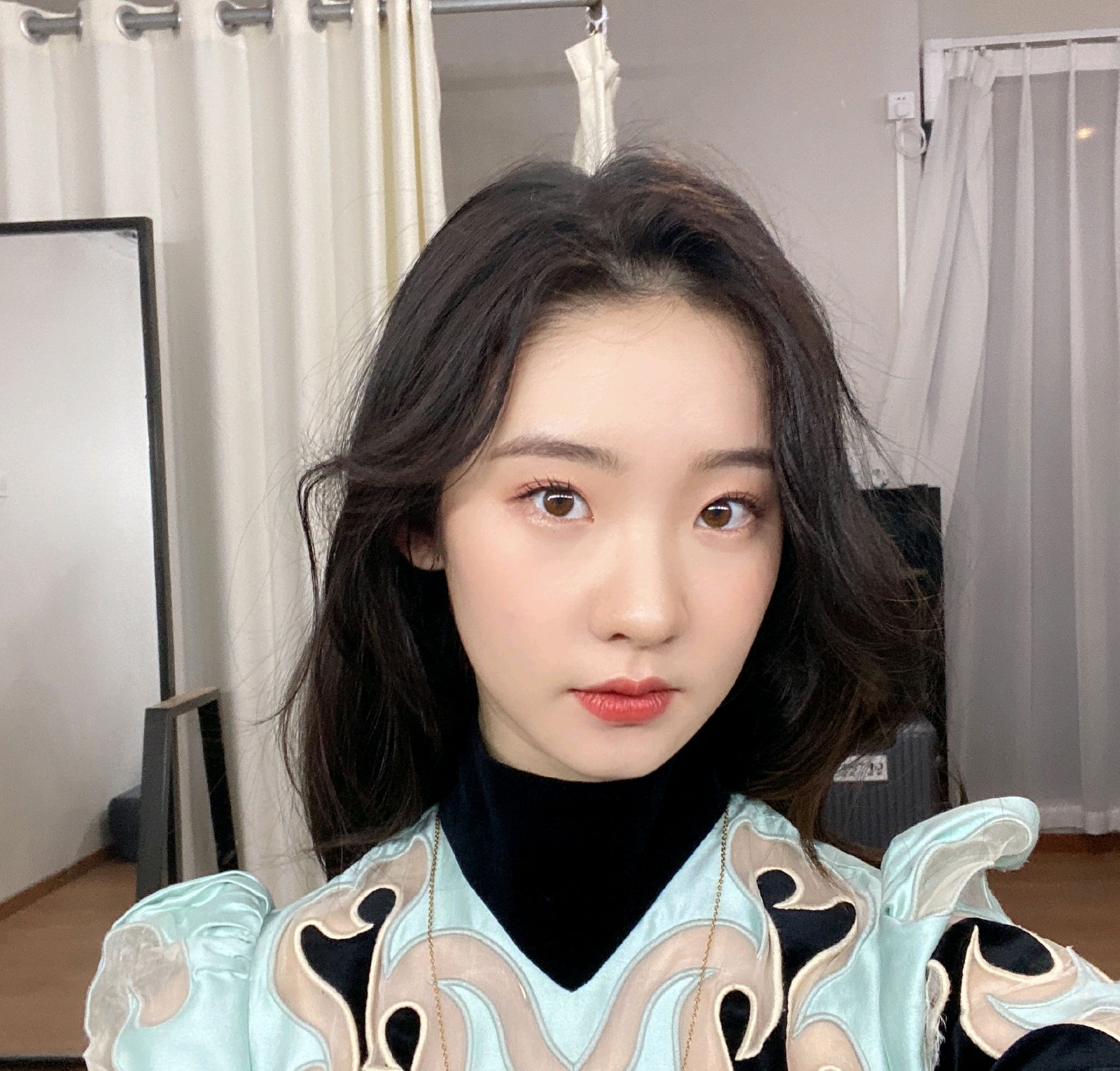 "美少女"张艺凡:甜美迷人,青春靓丽