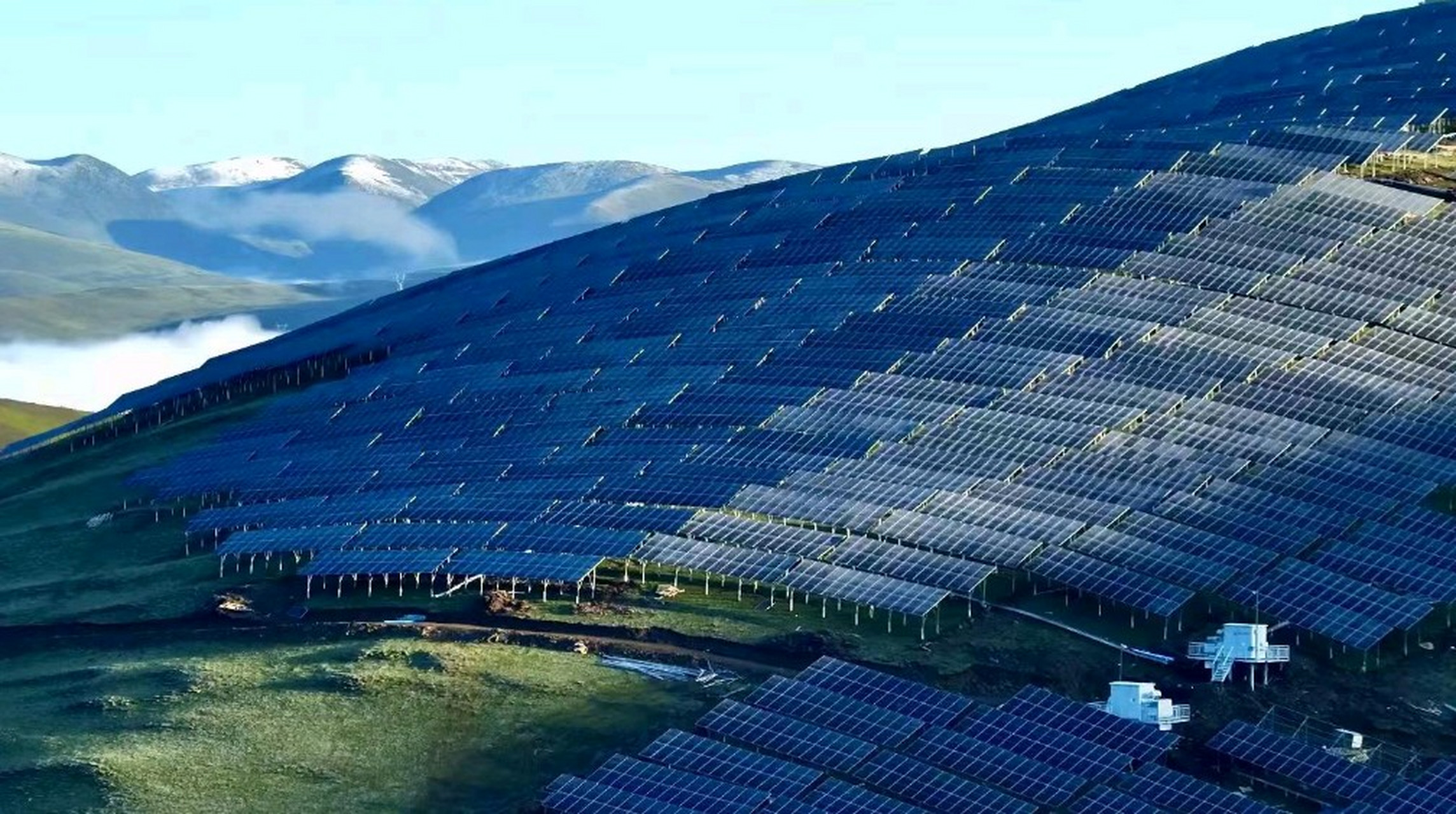 全球最大,海拔最高的水光互补电站  6月25日,全球最大,海拔最高的水光