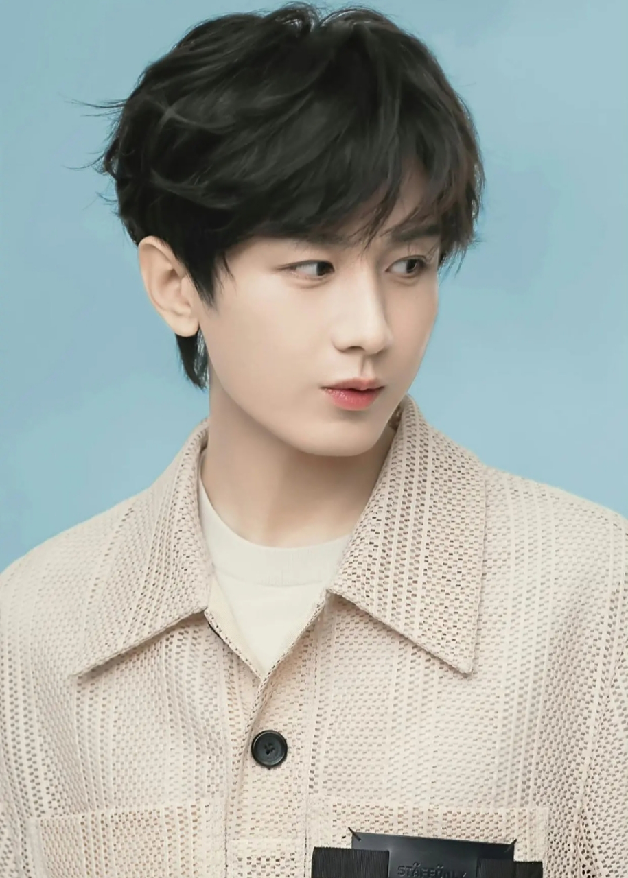 成毅真的好帅,清新俊逸,眼神清澈,阳光帅气,妥妥的青春美少年!