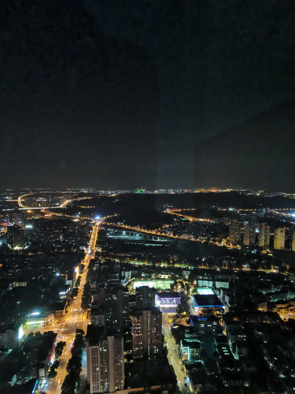 镇江这么好的夜晚,这么漂亮的夜景,这么好的苏宁凯悦楼层,这么大的