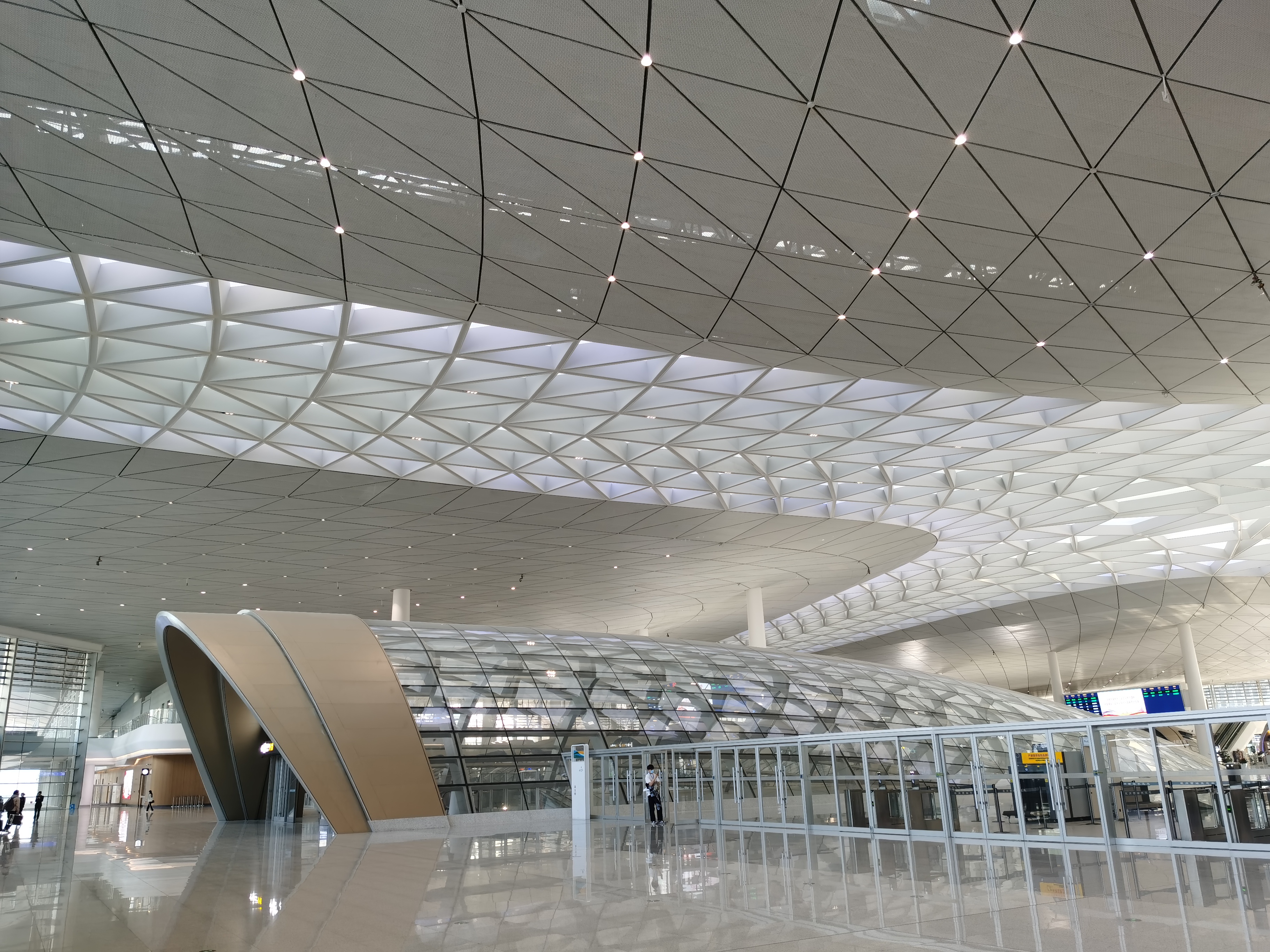 嘉兴老城区像湖北的县城,但干净整洁,新城很不错,可惜还没机场