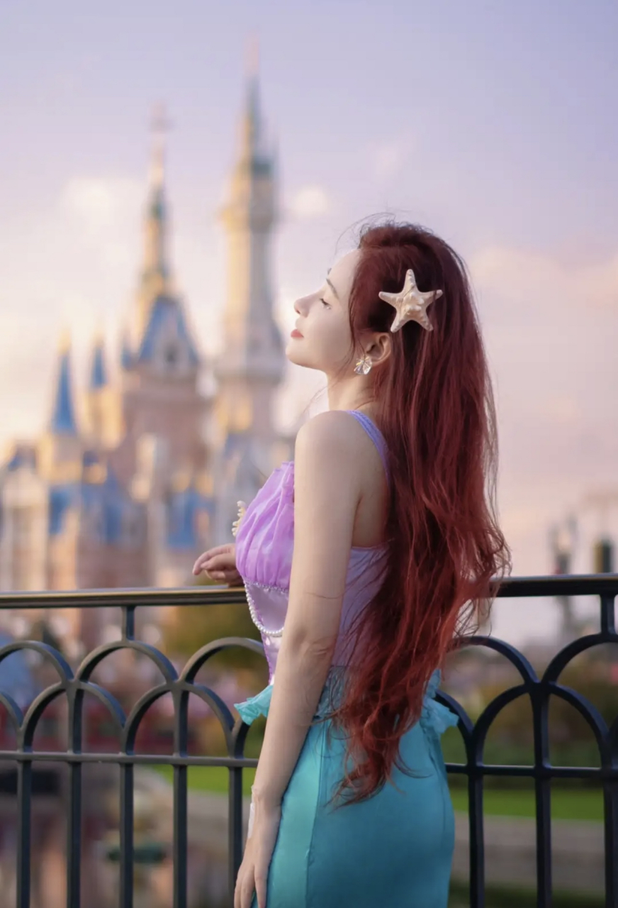 上海迪士尼乐园遇到的超好看长发气质美女