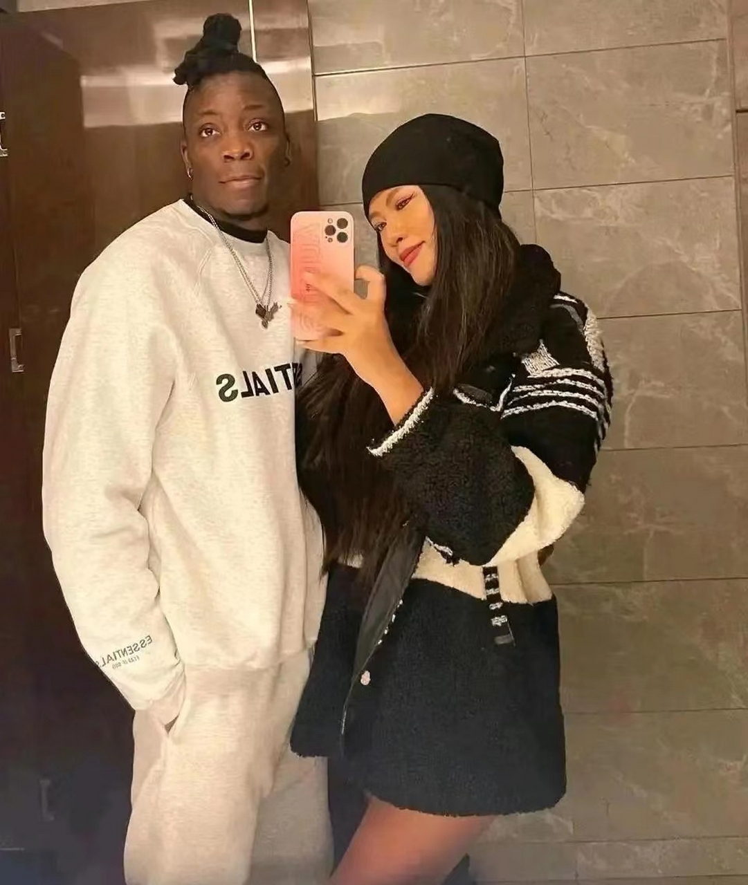 放着黄皮肤黑眼睛的男朋友不找,非要找一个外国人,我就想知道这位男士