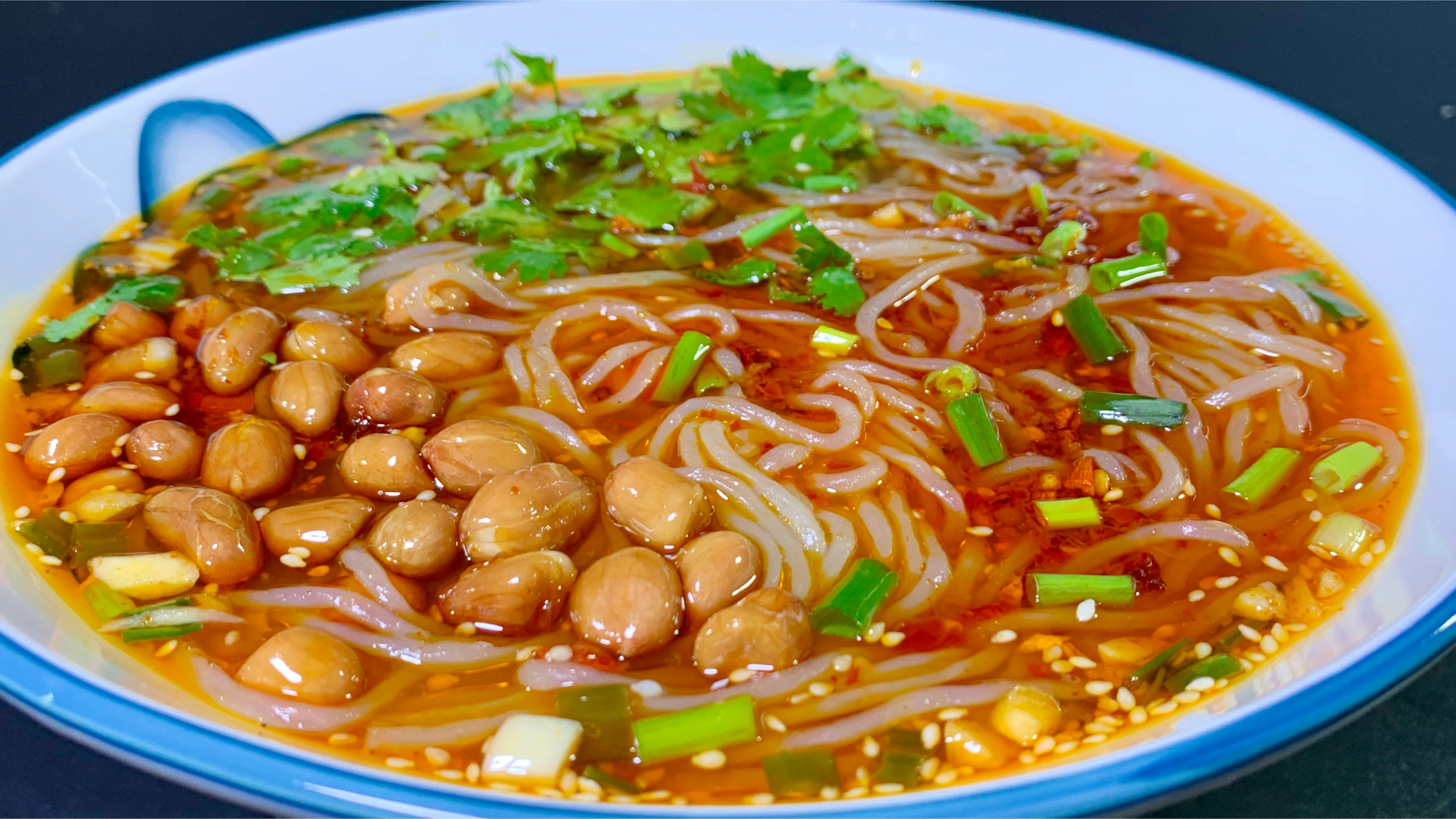 想吃酸辣粉别去外面买了，没想到在家做这么简单，酸辣开胃真解馋