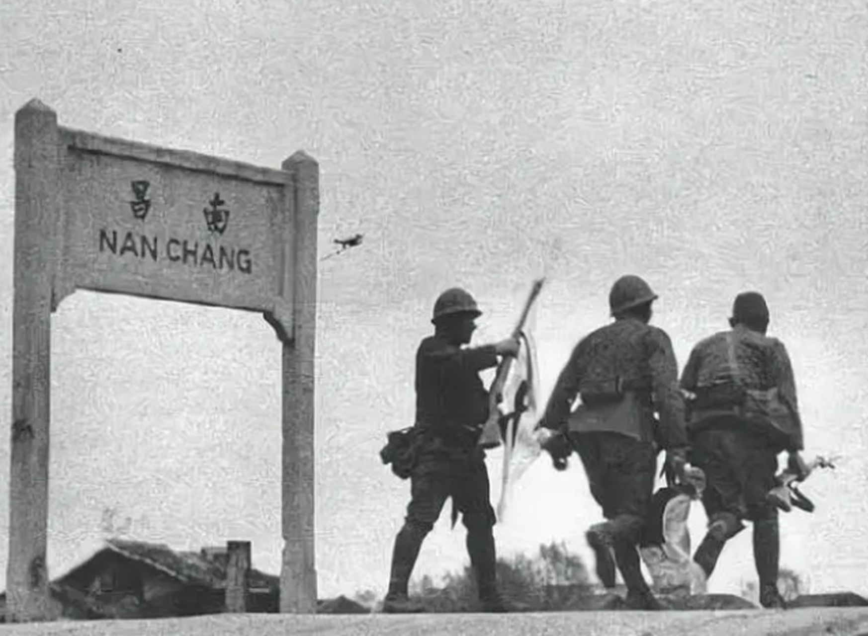 1939年,南昌会战中,曰本大佐饭野贤十,兽性大发,一只气枪杀了9名士兵