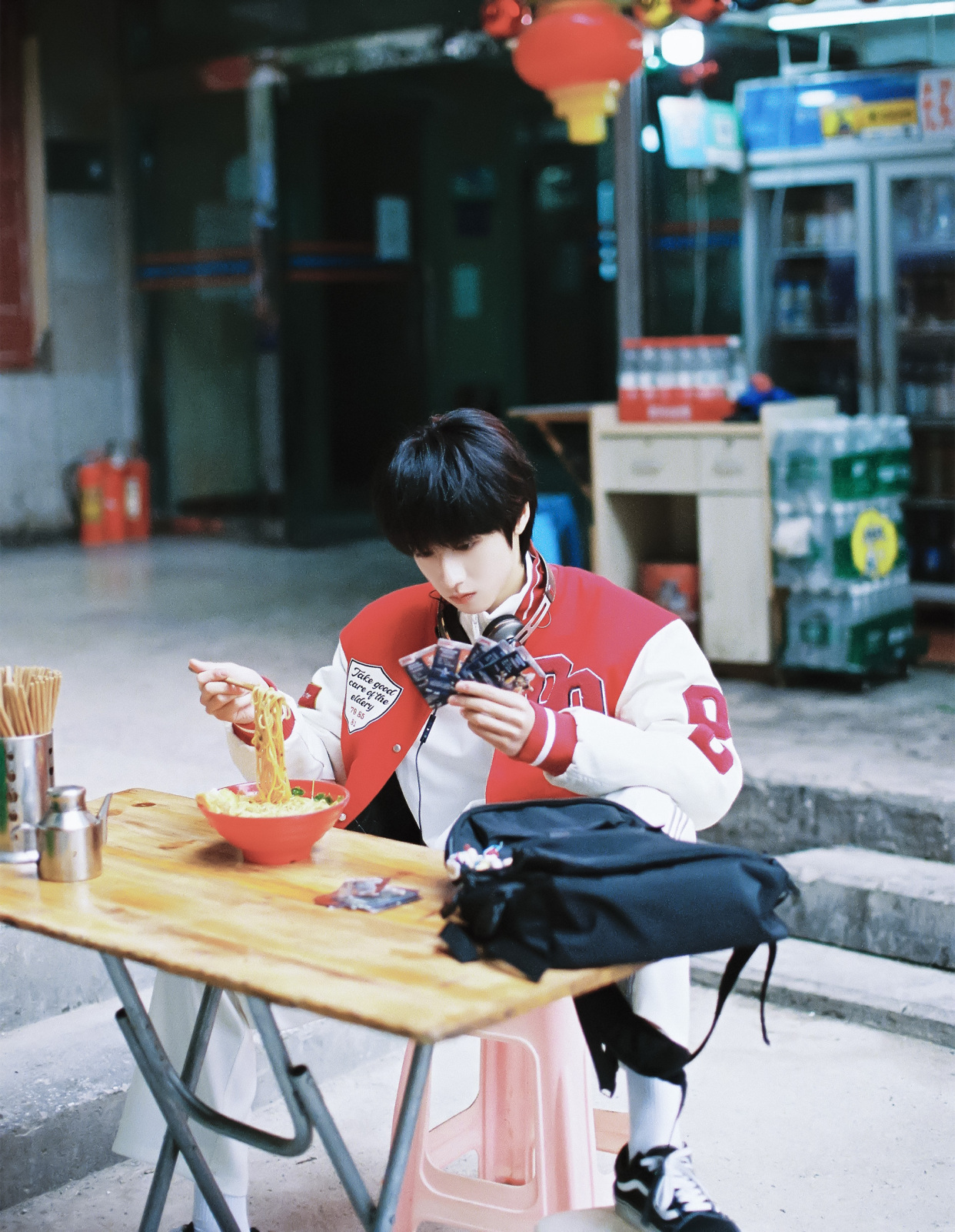 "你好啊,山城少年阿志" 心动预警朱志鑫《自我介绍》写真