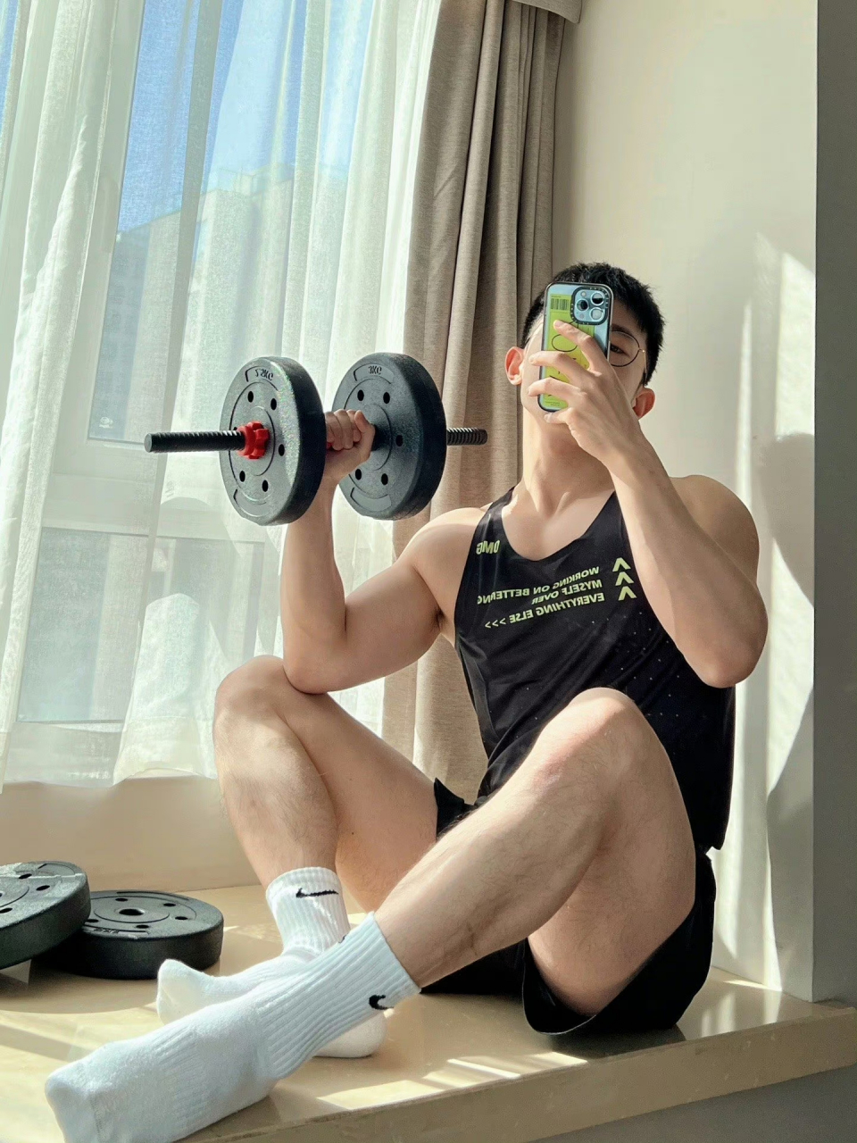 帅气的体育生健身必备白袜