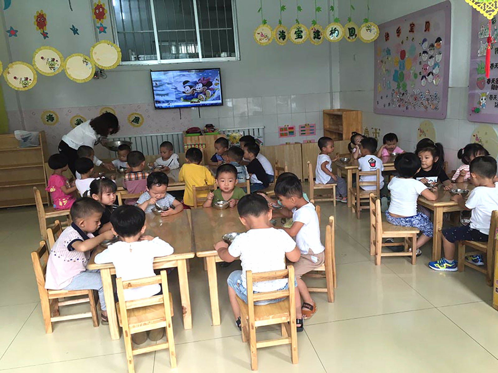 孩子上幼儿园哭闹分离焦虑家长这样做