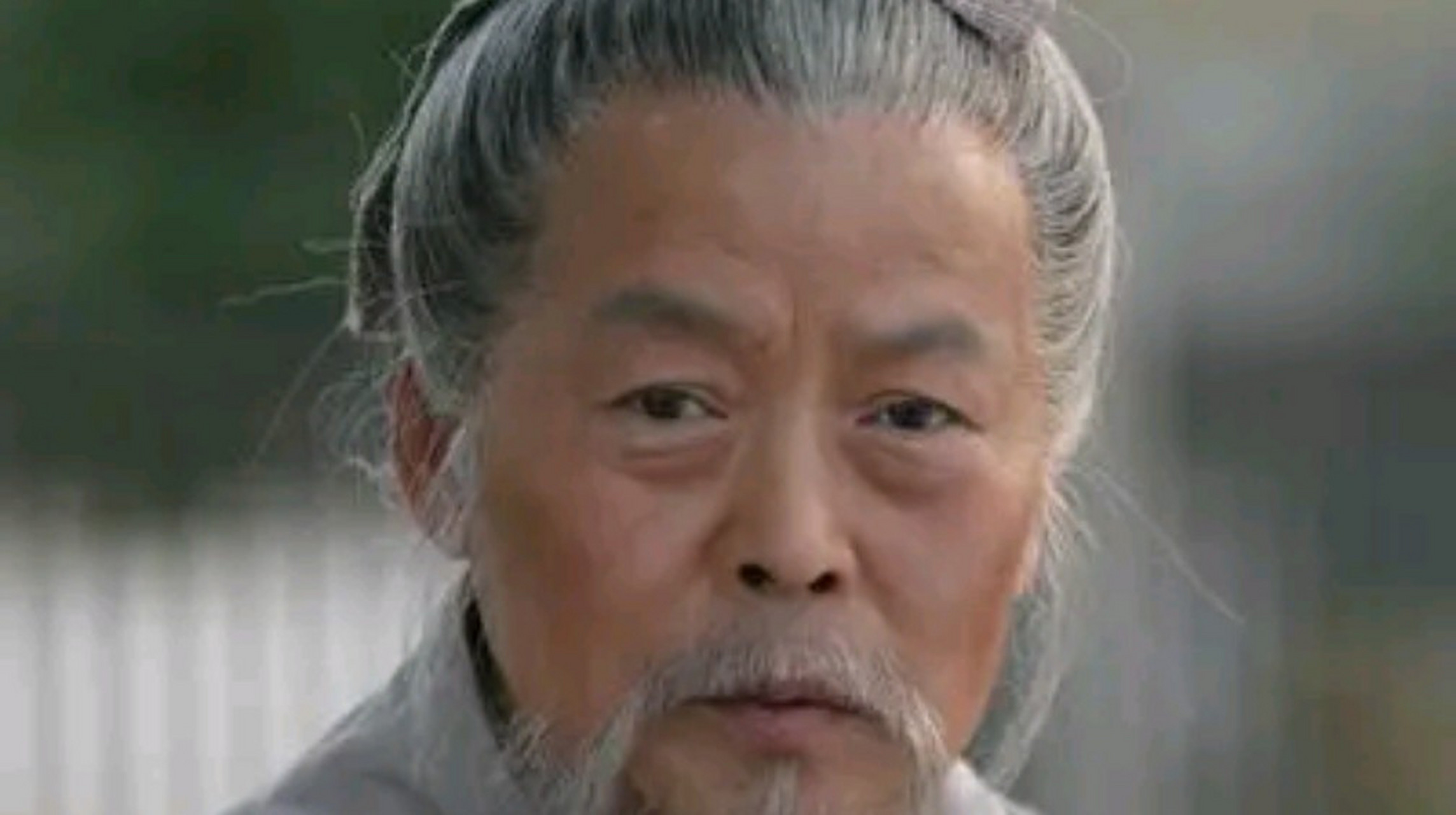 193年,刚当上兖州牧的曹操给徐州牧陶谦写了一封信,趾高气昂地道:"我