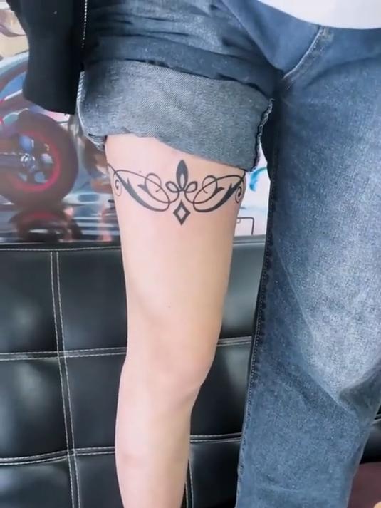 大腿根纹上这个图案,小姐姐很有想法