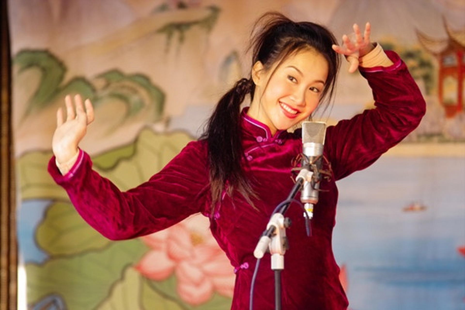 知名的娱乐明星,会成为社会时间的标记之一,或深或