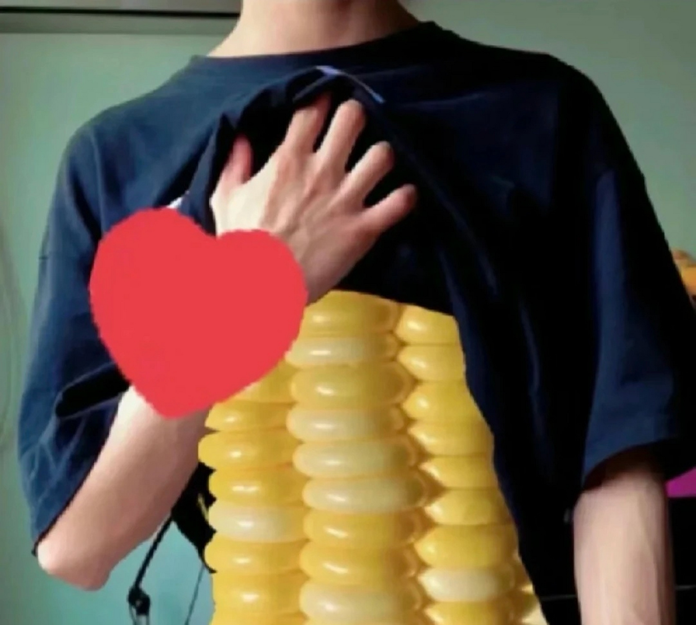 大家快来看看我的腹肌[滑稽]#搞笑