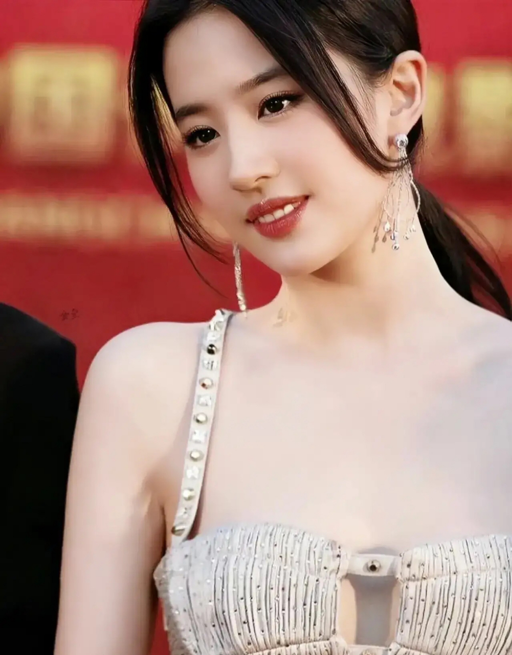 娱乐圈女明星刘亦菲裙装美照!早期妆造真的绝美!