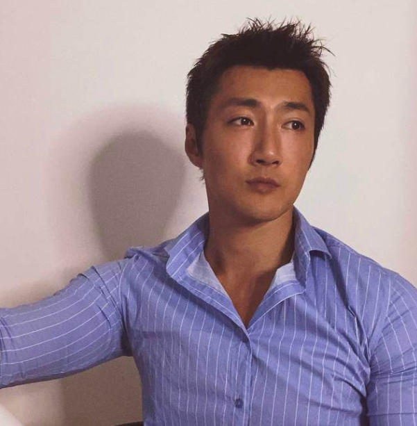 tvb离巢男星蔡淇俊变肌肉猛男,六块腹肌明显,在广州开5个米线店