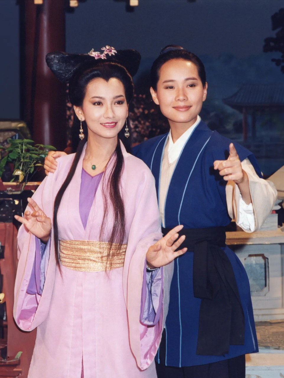 白素贞与许仙的剧照太经典了,以至于到现在才知道许仙的扮演者原来是"