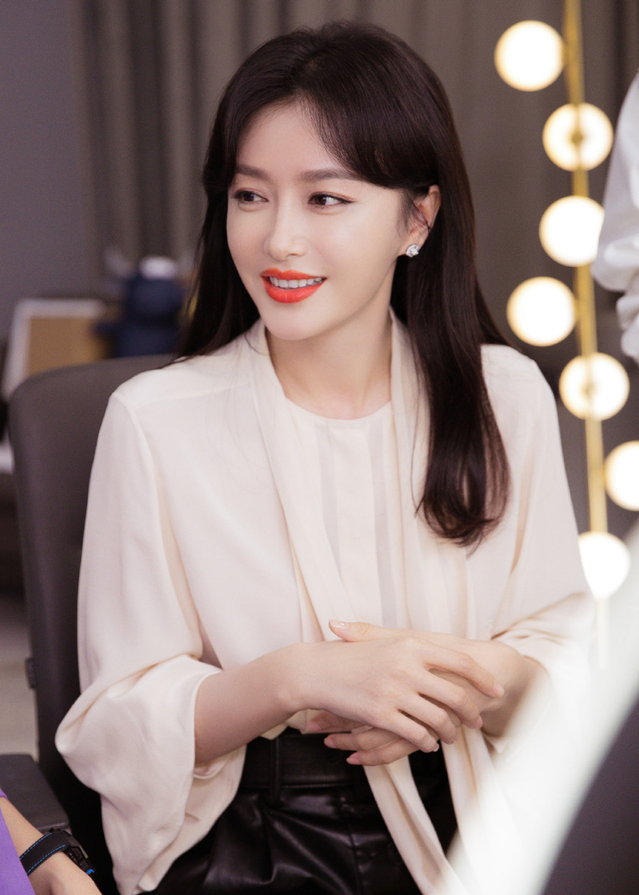 马思纯觉得自己对象比合作过的所有男艺人都要帅,都要有魅力  2.