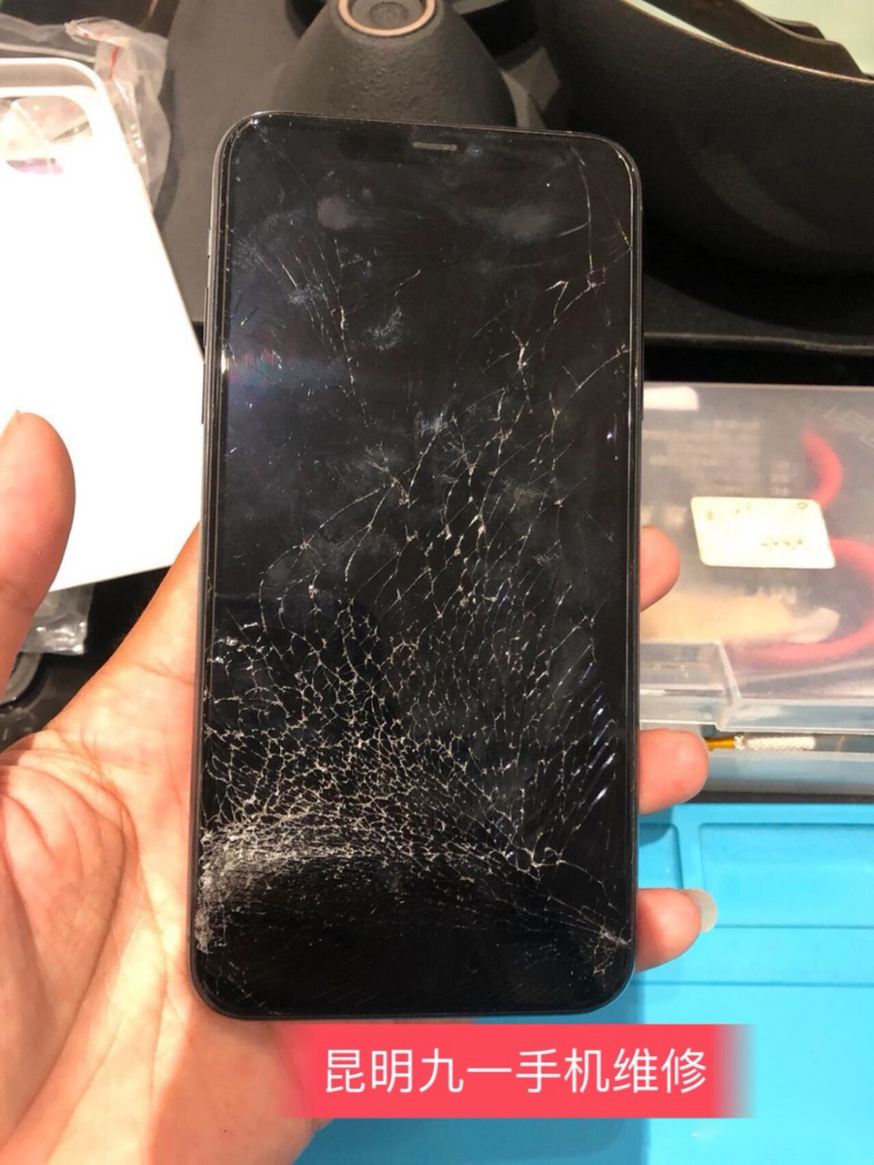 这个昆明客户送修的苹果11promax 外屏摔坏,去苹果售后维修的话需要