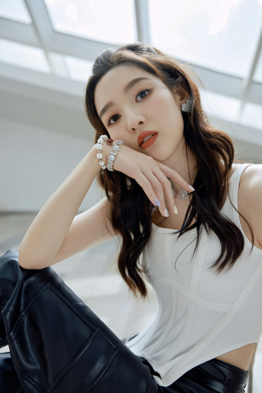 王玉雯黑白穿搭