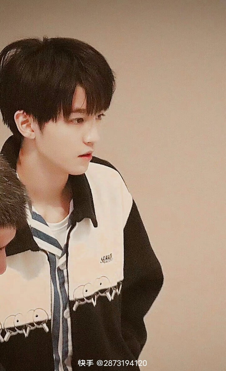 1,由辛夷坞的同名小说(又名《浮世浮城》)改编的电视剧《再青春》最新