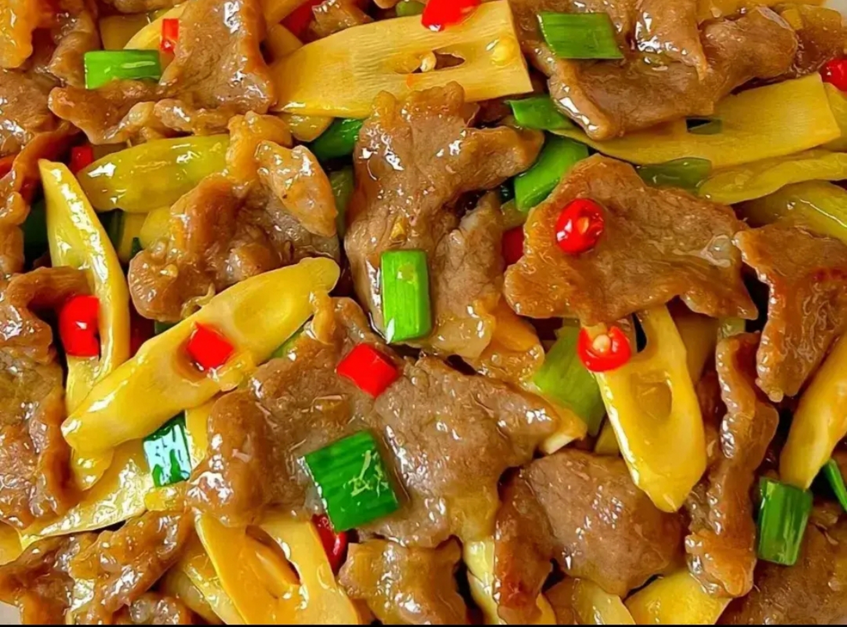 我的美食分享#  酸笋炒肉片  食材准备:酸笋,瘦肉,蒜苗,蒜末,小米辣