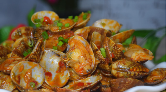 夜宵必备美食辣炒花蛤,味道咸辣鲜香,不但不腥还没有沙子