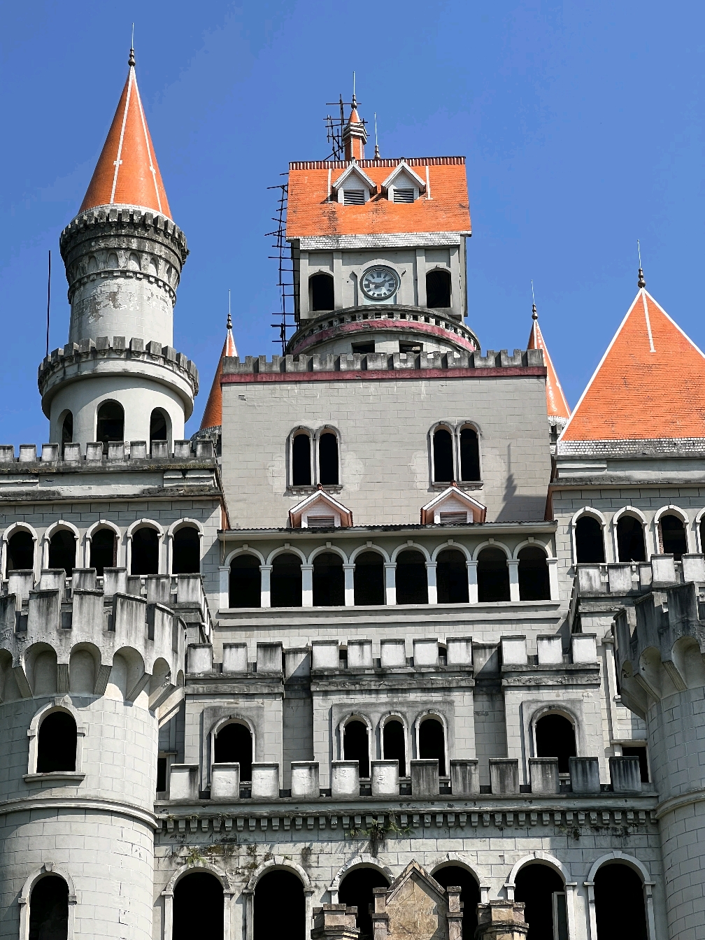 欧式建筑修得非常漂亮,被称重庆九龙坡网红楼,名为霸下意城堡,龙生