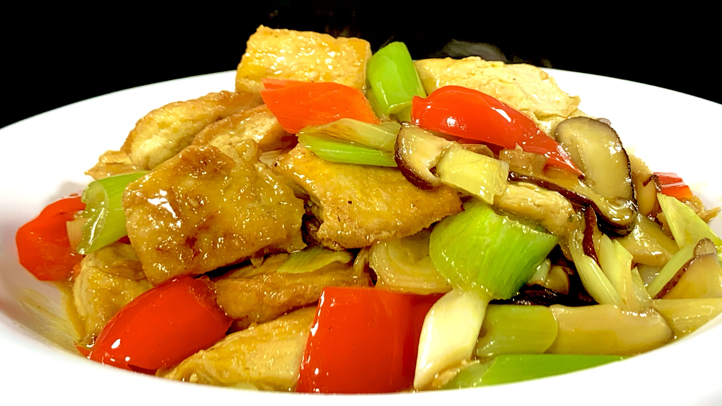 大葱烧豆腐简单又好吃的做法,葱香浓郁,外酥里嫩,下酒又下饭