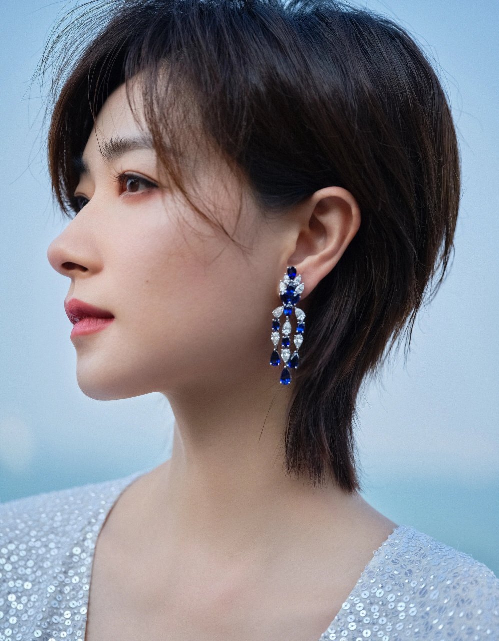 发型重点:消除脖颈位置头发的体积 更加的显瘦整洁 #万茜[话题]