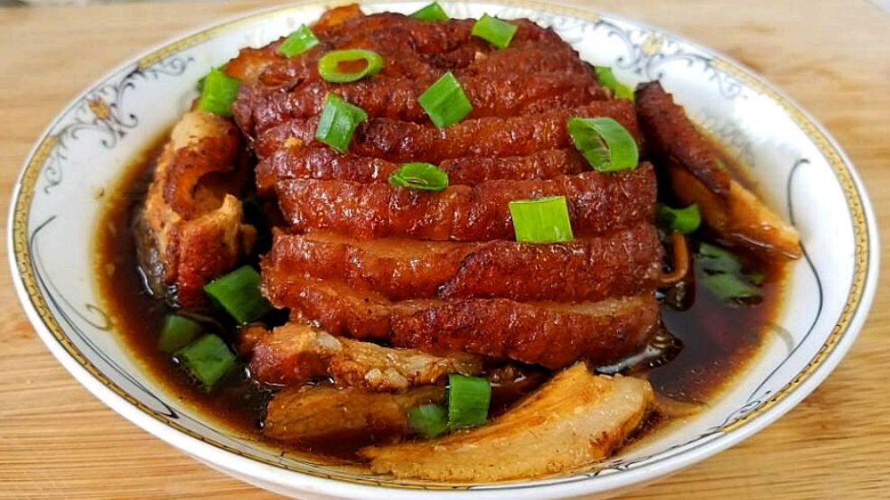 云南腾冲口味的酸腌菜扣肉,你们吃过吗?口感醇香肥而不腻