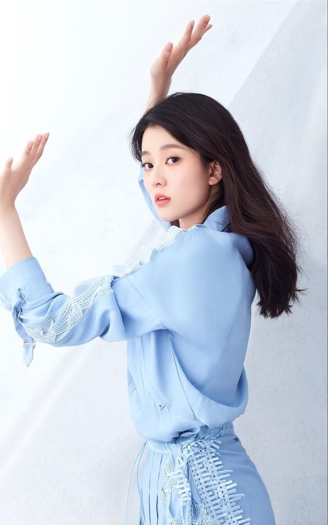 回首欢乐颂里关雎尔的扮演者乔欣