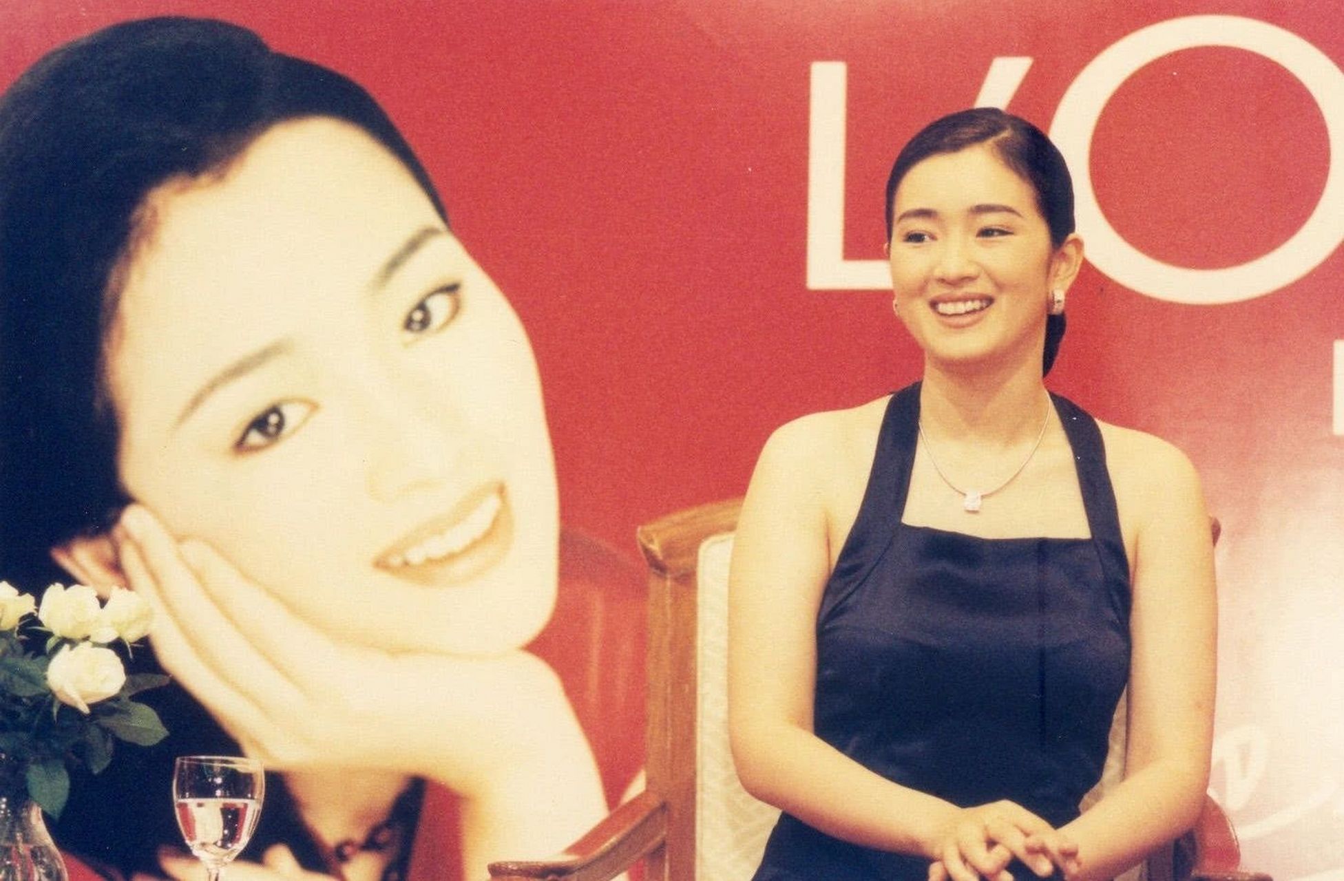 1998年,巩俐签约巴黎欧莱雅  1998年,巩俐签约成为巴黎欧莱雅品牌大使