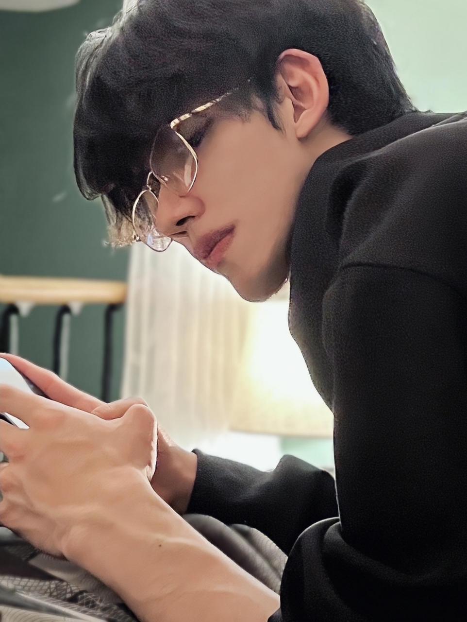 一步步踏实走,勇敢展现自我:热爱生活的阳光大男孩!