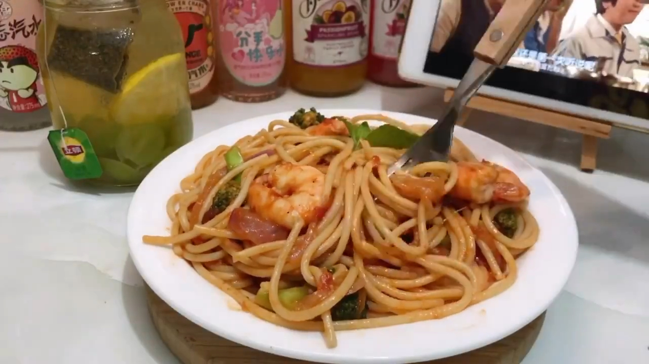 一个人的生活·会上瘾·番茄虾仁意面
