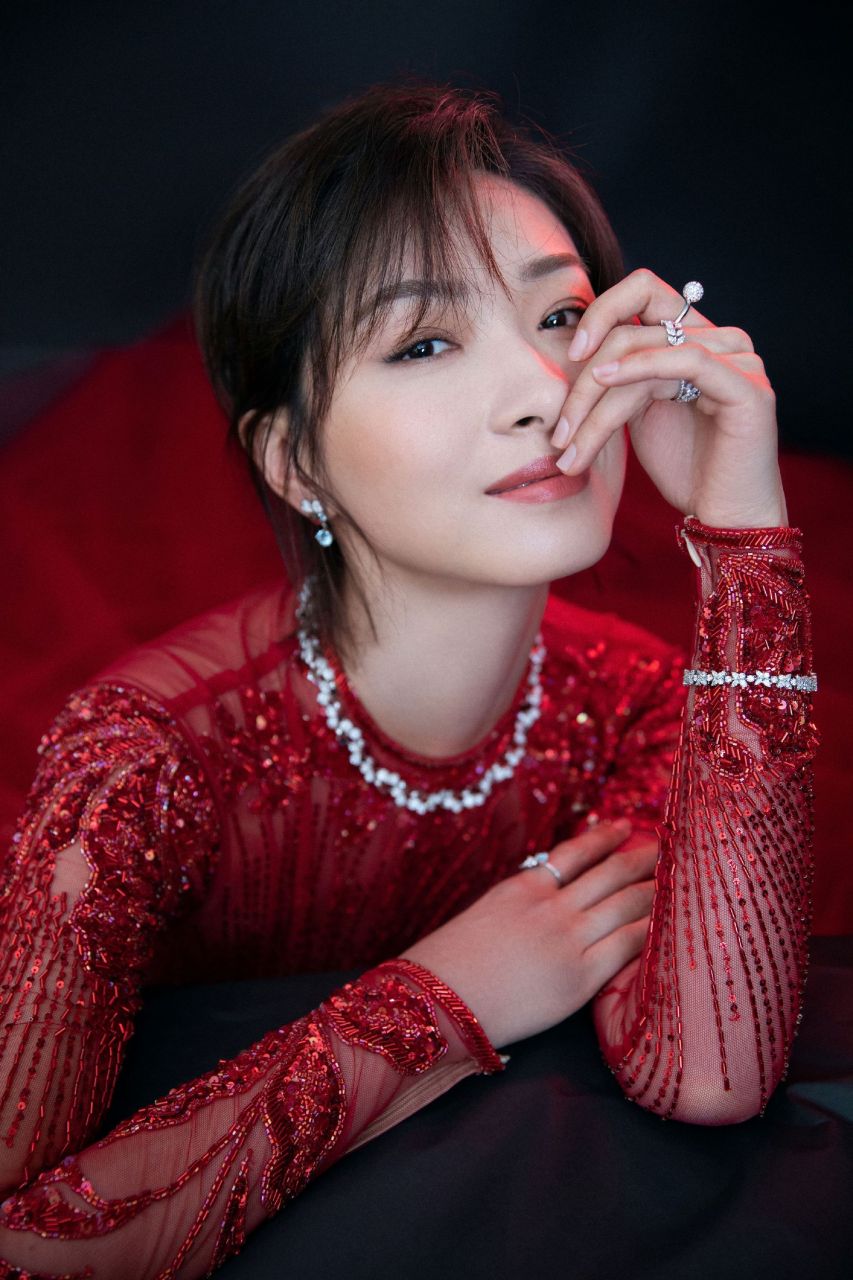 娴静端庄,温婉可人!#明星# #美女# #气质